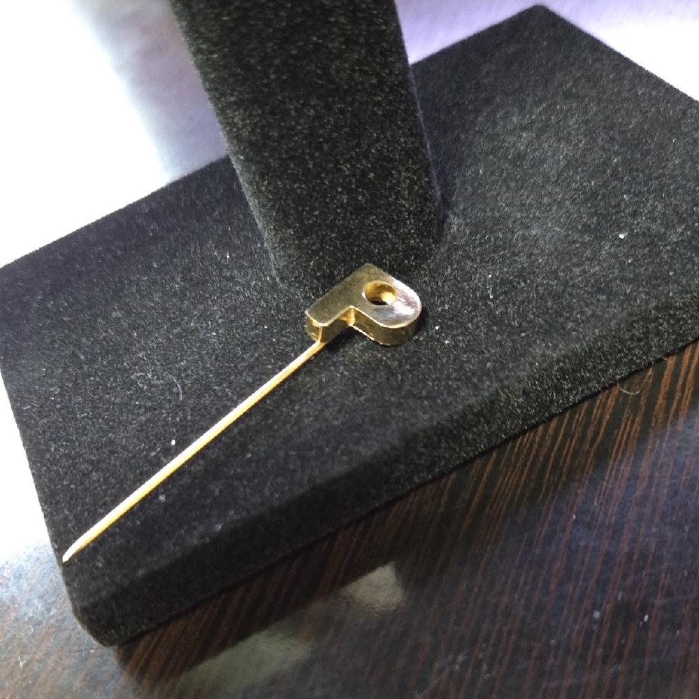 Vintage Elegant Gold Lapel Pin